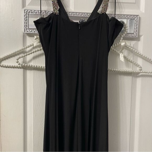 Elegant Black Evening Dress - Picture 14 of 14